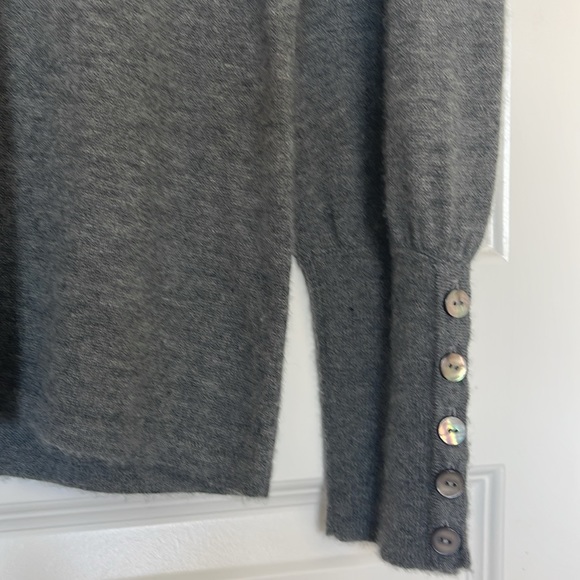 Classiques Gray 100% Cashmere Sweater Size Medium - Picture 2 of 5